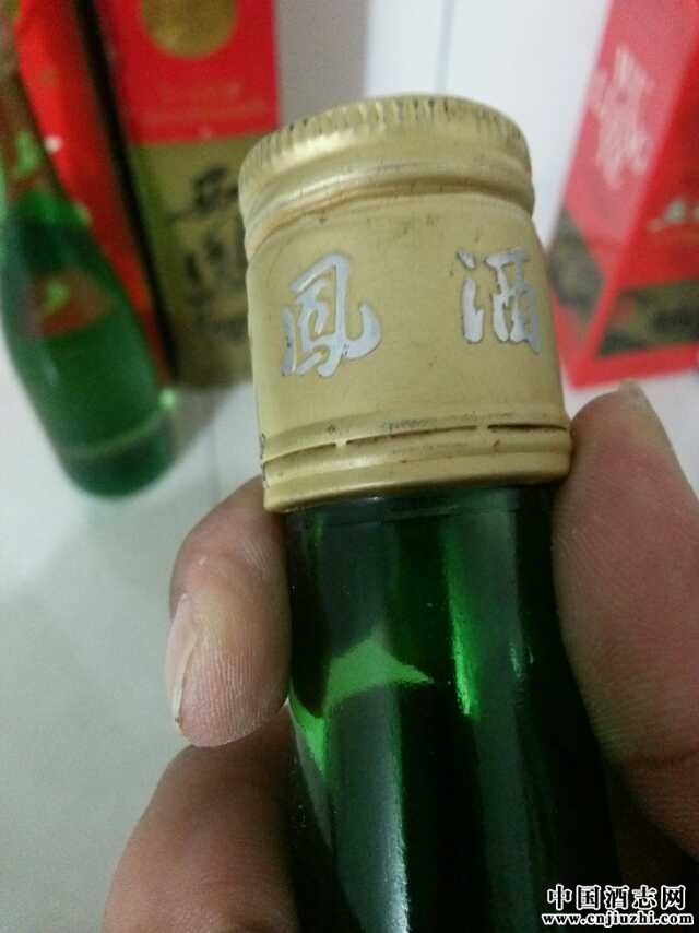 高脖西凤酒